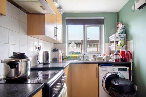 64 Adelaide Drive, Colchester, CO2 8UX