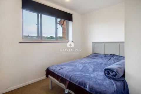 64 Adelaide Drive, Colchester, CO2 8UX