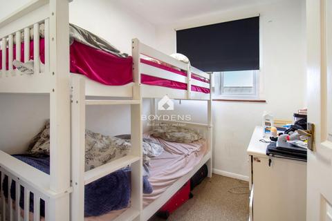 64 Adelaide Drive, Colchester, CO2 8UX