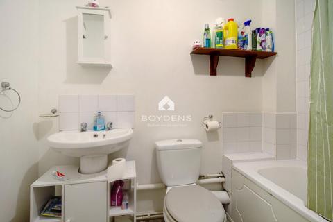64 Adelaide Drive, Colchester, CO2 8UX