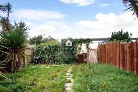 64 Adelaide Drive, Colchester, CO2 8UX