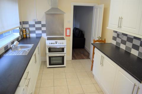 5 bedroom townhouse to rent, Aynsley Road, Stoke-on-Trent ST4