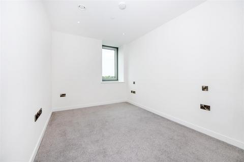 3 bedroom flat to rent, Bronze Building - Penthouse Flat