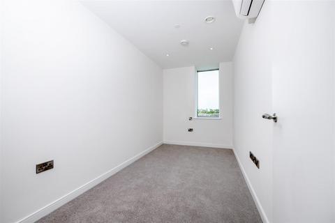 3 bedroom flat to rent, Bronze Building - Penthouse Flat