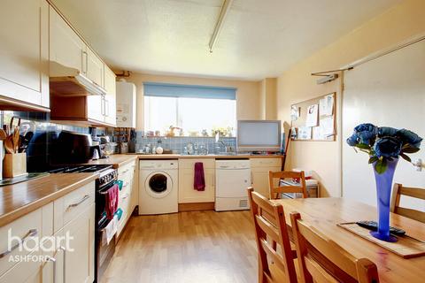 3 bedroom semi-detached house for sale, Westmoors, Ashford