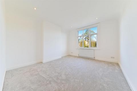 4 bedroom semi-detached house to rent, Chipstead Road, Banstead