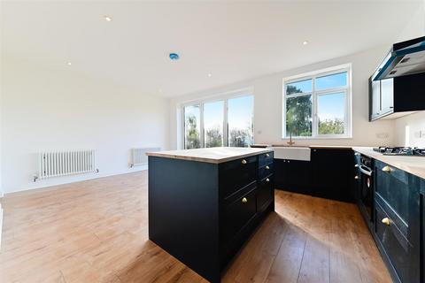 4 bedroom semi-detached house to rent, Chipstead Road, Banstead