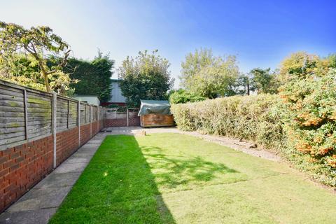 3 bedroom end of terrace house for sale, Kingslea, Leatherhead KT22