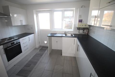 2 bedroom end of terrace house to rent, Cobham Close, Arundel BN18