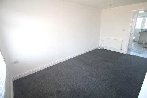 2 bedroom end of terrace house to rent, Cobham Close, Arundel BN18