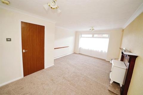 2 bedroom terraced bungalow for sale, Derwent Close, Cottingham