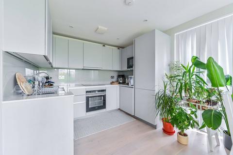 2 bedroom flat for sale, Plough Road, Battersea, London, SW11