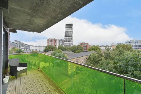 2 bedroom flat for sale, Plough Road, Battersea, London, SW11