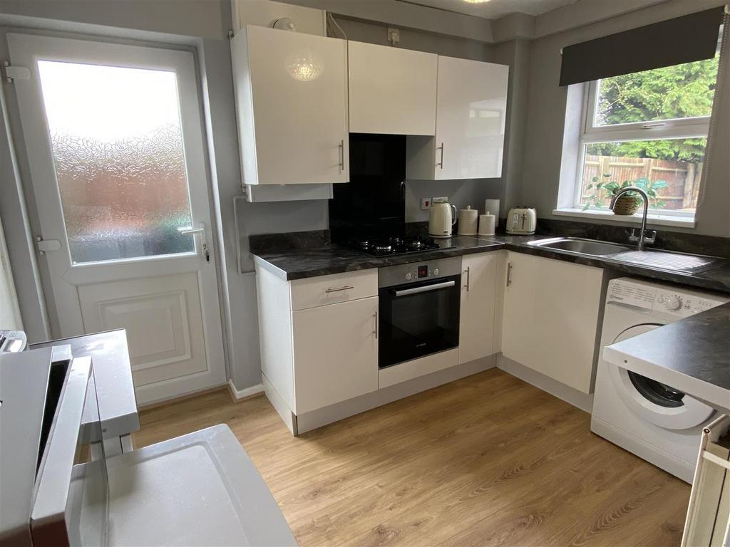 Fitted Kitchen with appliances