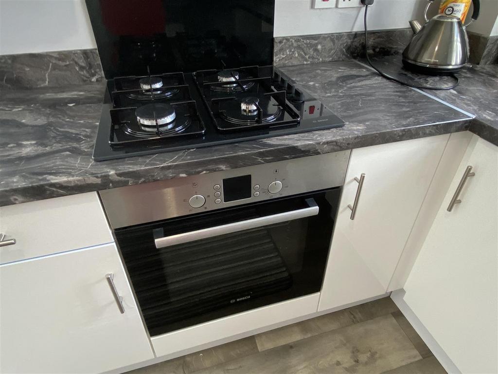 Fitted gas hob and electric oven