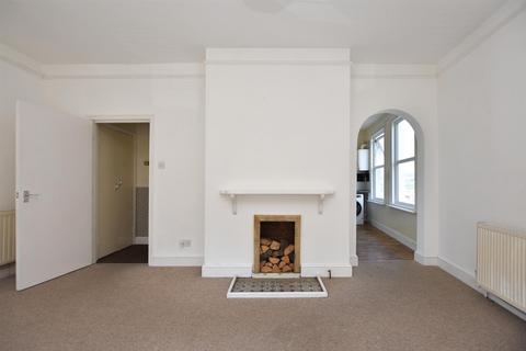 2 bedroom flat to rent, St Thomas Road, Hastings TN34