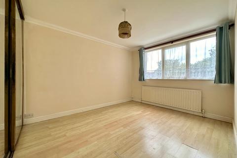 2 bedroom flat for sale, Radford Court, Billericay CM12