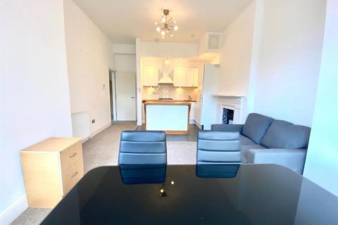 2 bedroom flat to rent, Walm Lane, Willesden Green