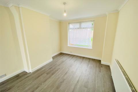 3 bedroom semi-detached house to rent, Fully Renovated 3 Double bedroom house in Edgware