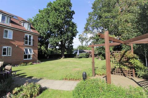 1 bedroom apartment for sale, Oyster Lane, Byfleet