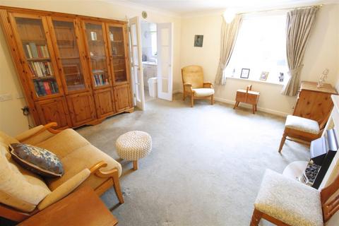 1 bedroom apartment for sale, Oyster Lane, Byfleet