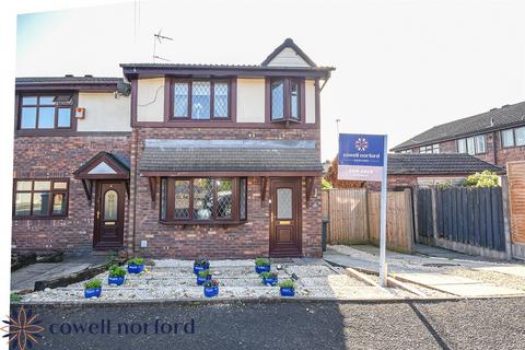 3 bedroom end of terrace house for sale, Ryburn Square, Rochdale OL11