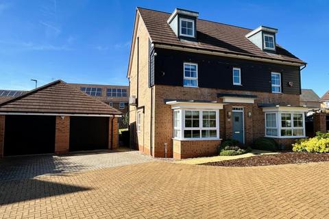 5 bedroom detached house to rent, Juno Lane, Fairfields