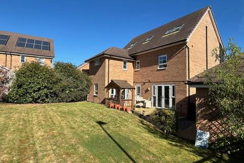 5 bedroom detached house to rent, Juno Lane, Fairfields