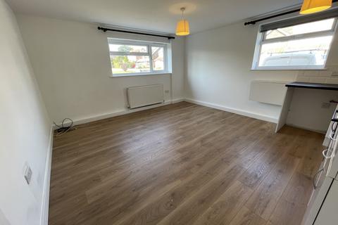 2 bedroom ground floor maisonette to rent, Chelmer Road, Witham CM8