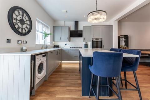 4 bedroom end of terrace house for sale, Champion Road, Bitton, Bristol