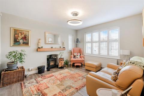 55 Pine Hill, Epsom, KT18 7BH