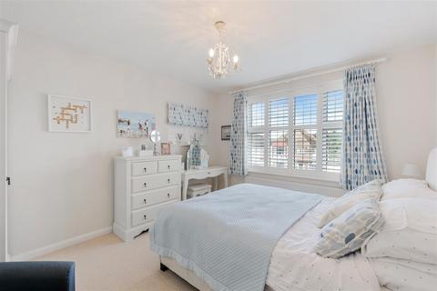 55 Pine Hill, Epsom, KT18 7BH