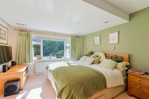 55 Pine Hill, Epsom, KT18 7BH