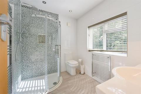 55 Pine Hill, Epsom, KT18 7BH