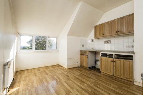 2 bedroom flat for sale, Aldermans Hill, Palmers Green, N13