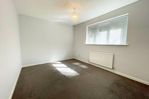 18 Riffhams, Brentwood, CM13 2TW