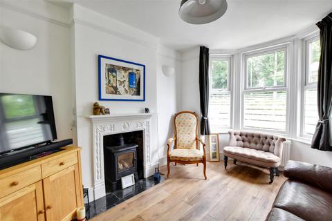 4 bedroom end of terrace house for sale, Tillingham Avenue, Rye