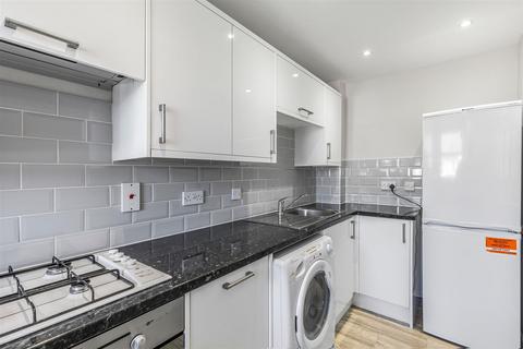 2 bedroom flat for sale, Dovecote Gardens, Mortlake, London, SW14