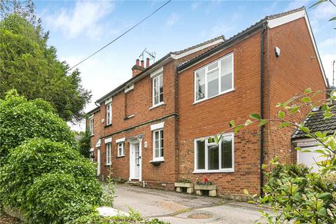 3 bedroom semi-detached house to rent, London Road, Welwyn, Hertfordshire