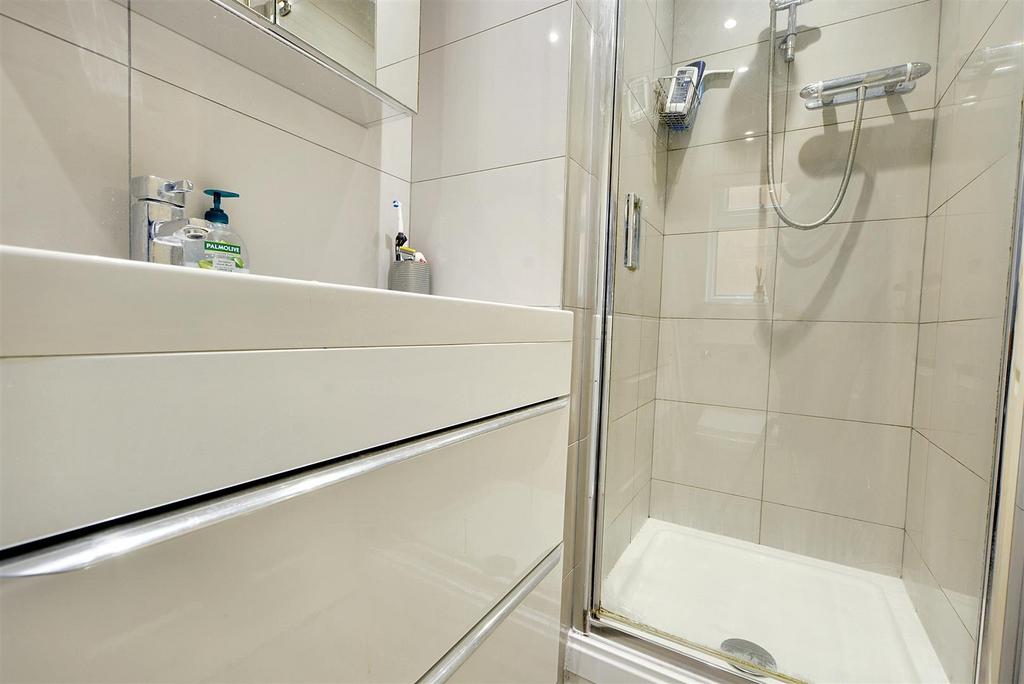 Ensuite 2.jpeg