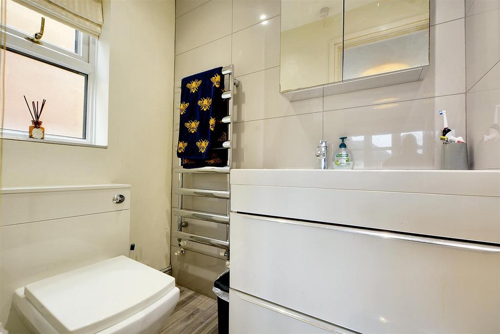 Ensuite 1.jpeg