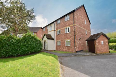 2 bedroom flat to rent, Harlech Road, Abbots Langley