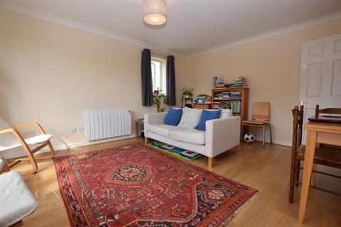 2 bedroom flat to rent, Harlech Road, Abbots Langley