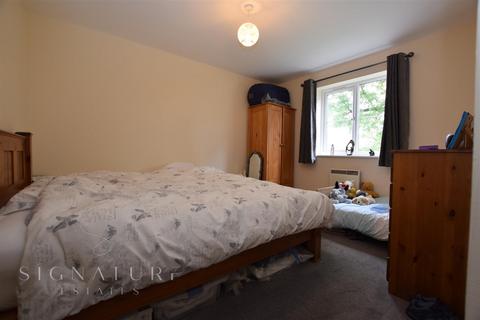 2 bedroom flat to rent, Harlech Road, Abbots Langley