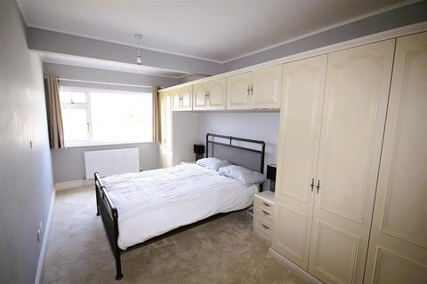 85 Oxhawth Crescent, Bromley, BR2 8BN
