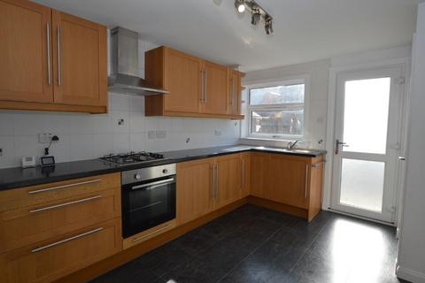 3 bedroom terraced house to rent, Iona Road, Dunfermline, KY11