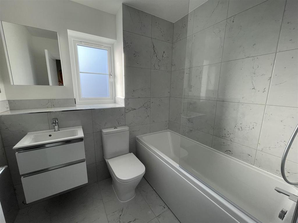 BATHROOM 1.jpg