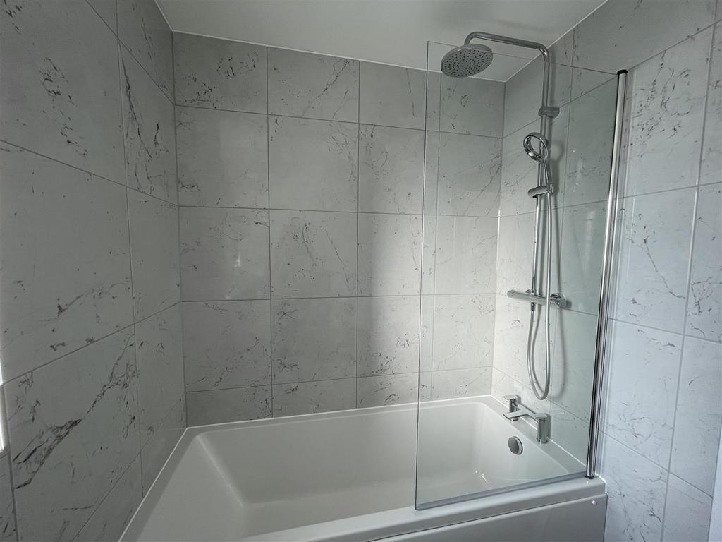 BATHROOM 2.jpg