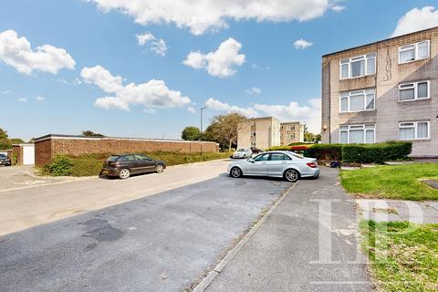 2 bedroom flat to rent, Caburn Court, Crawley RH11