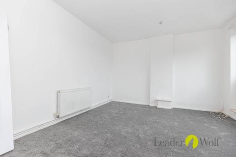 3 bedroom flat to rent, Southampton Road, Ringwood,